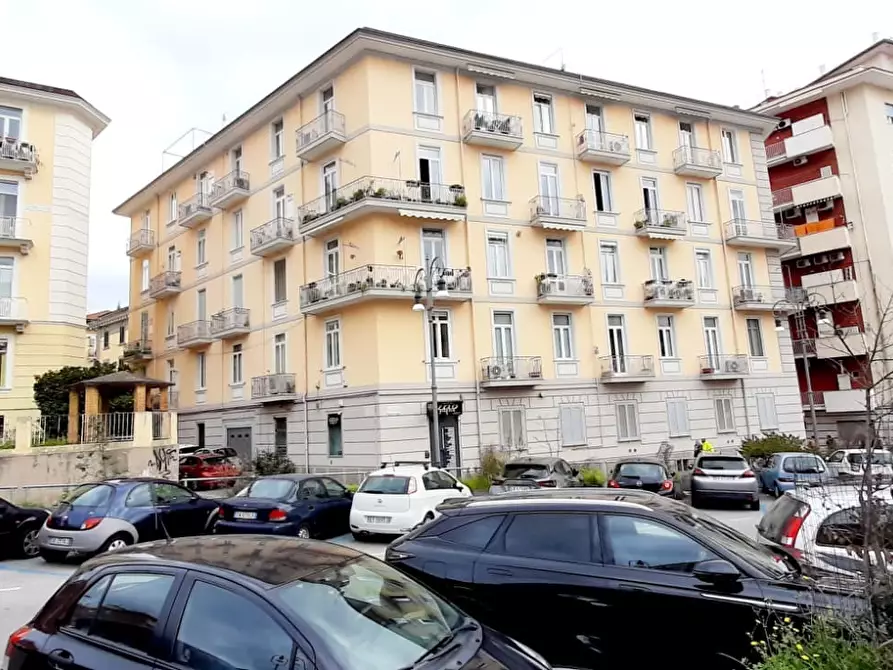 Immagine 5 di Trilocale in vendita  in Via Piave 1 a Salerno