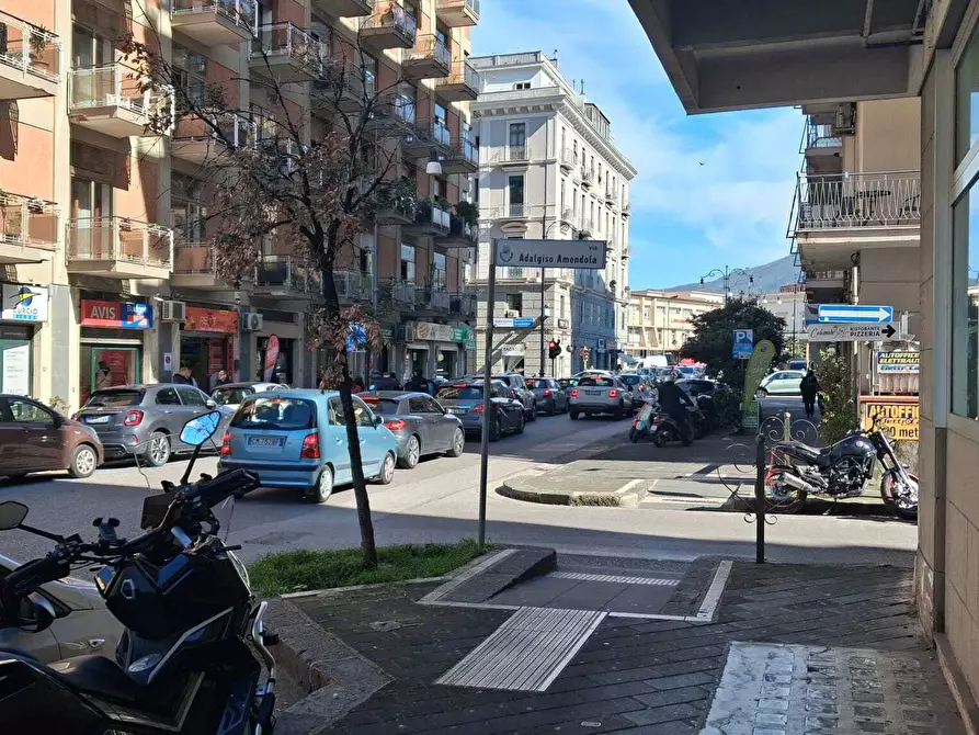 Immagine 4 di Garage in vendita  in Via Generale Adalgiso Amendola a Salerno