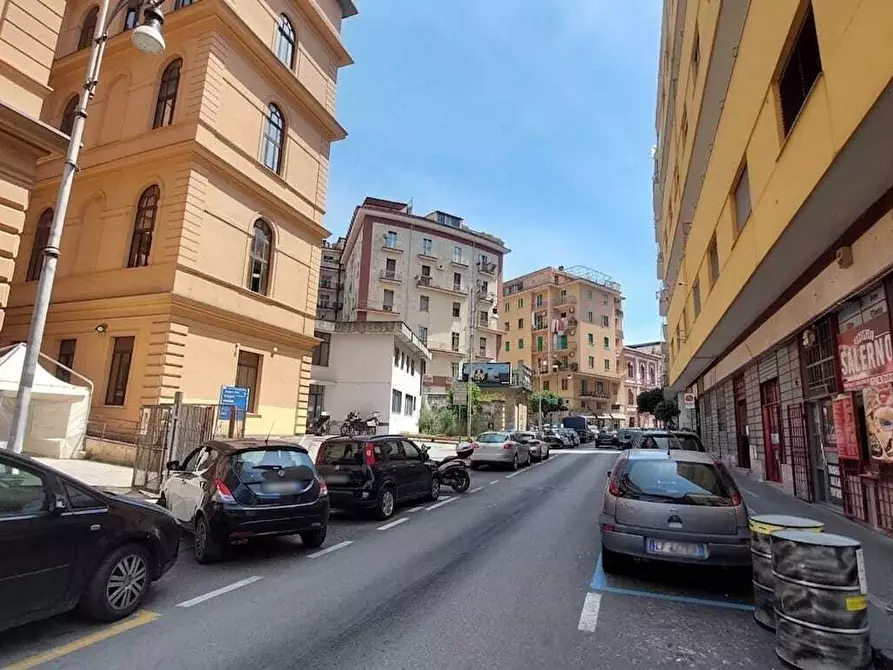 Immagine 1 di Locale commerciale in vendita  in Via Michele Vernieri 61 a Salerno