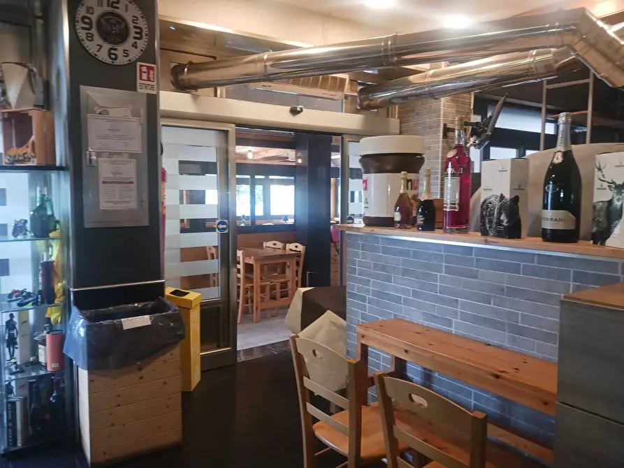 Immagine 11 di Locale commerciale in vendita  in Via Ostaglio 59 a Salerno