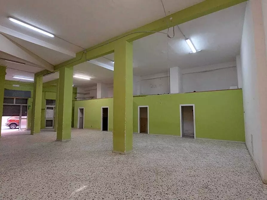 Immagine 5 di Locale commerciale in vendita  in Via Palinuro 137 a Salerno
