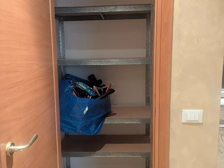 Immagine 14 di Bilocale in vendita  in Salita Brasile 13 a Genova