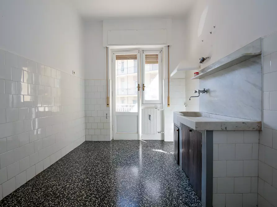 Immagine 7 di Pentalocale in vendita  in Via Paolo Anfossi 68c a Genova