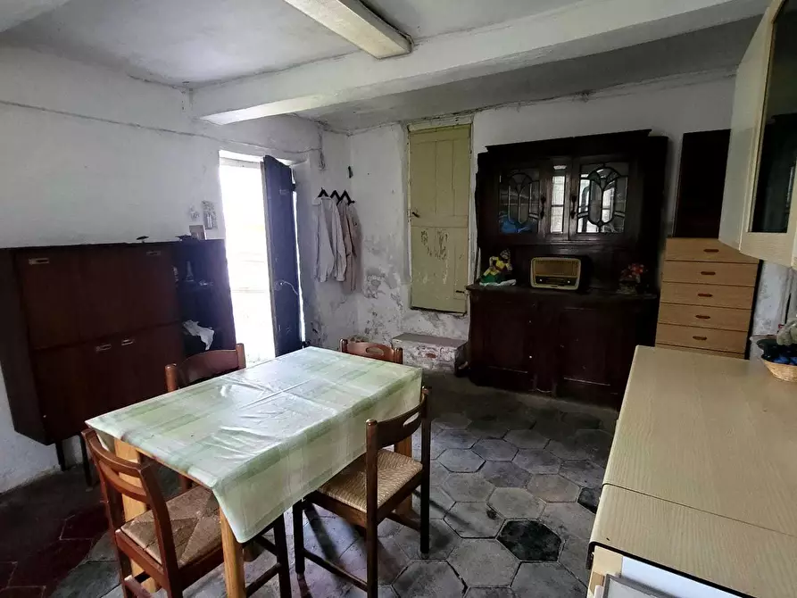 Immagine 55 di Pentalocale in vendita  in Via Campi 7 a Serra Riccò