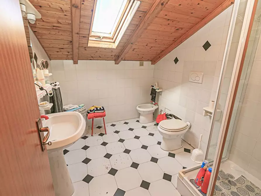 Immagine 50 di Pentalocale in vendita  in Via Costigliolo a Mignanego