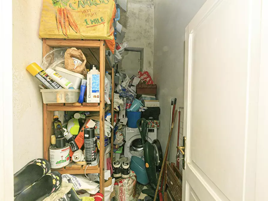 Immagine 12 di Pentalocale in vendita  in Via Val Sugana 9 a Genova