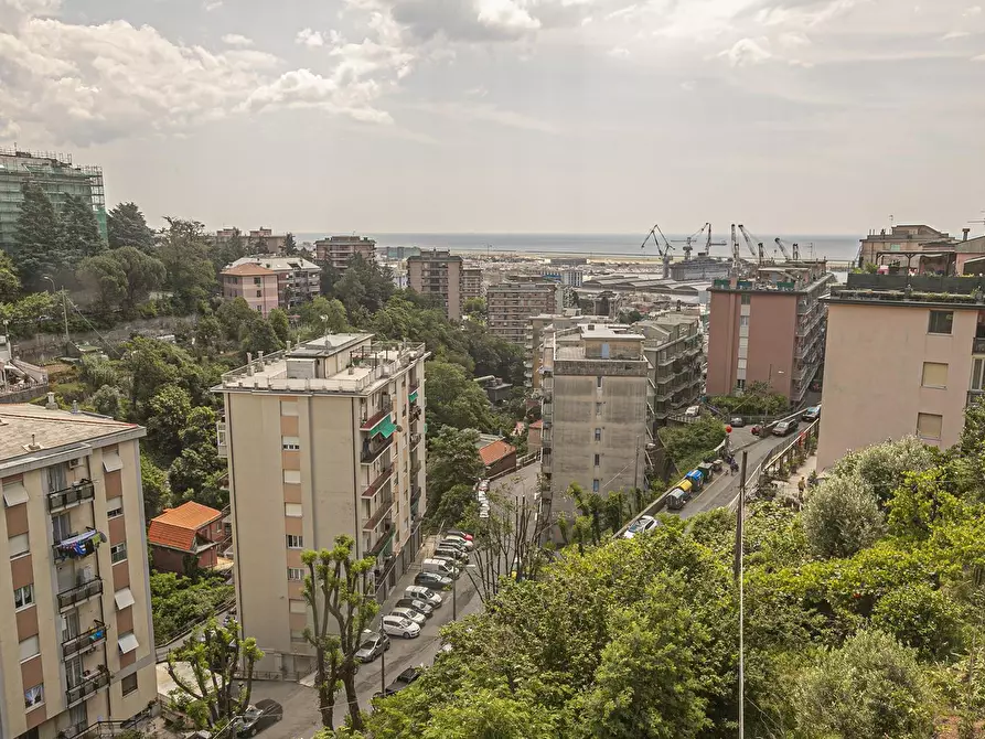 Immagine 1 di Trilocale in vendita  in Via Sant'Alberto 60 a Genova