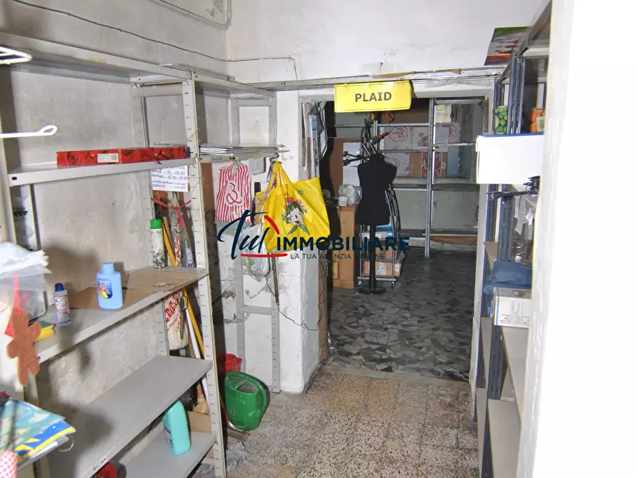 Immagine 4 di Locale commerciale in vendita  in Via del Pettine 5 a Livorno