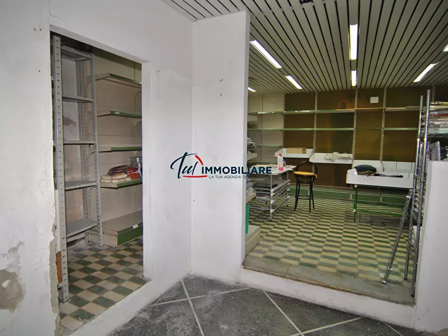 Immagine 18 di Locale commerciale in vendita  in Via del Pettine 5 a Livorno