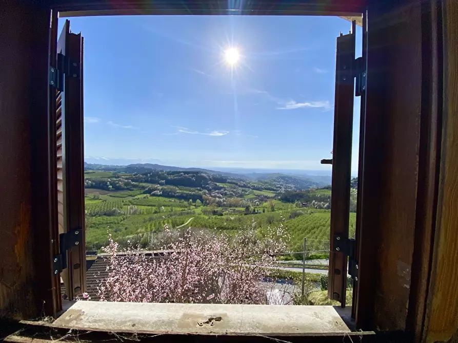 Immagine 11 di Villa in vendita  in via bricco broncio a Serravalle Langhe