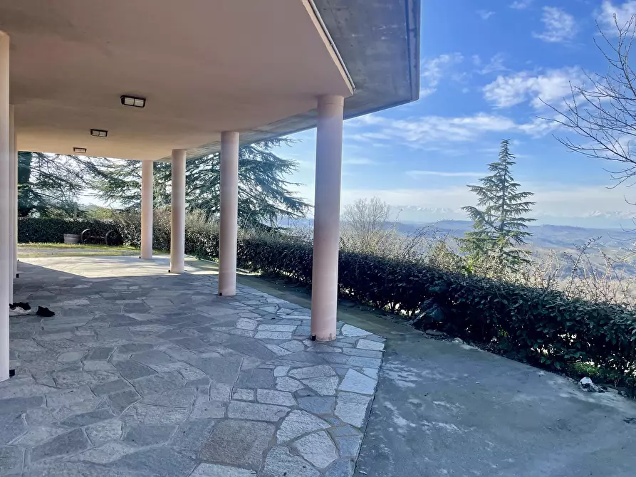 Immagine 10 di Villa in vendita  in Località Cerreta 1 a Roddino