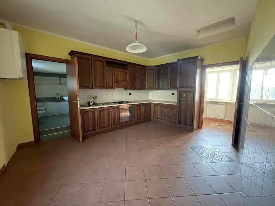 Immagine 5 di Quadrilocale in vendita  in Località Borgonuovo B 69 a Monchiero