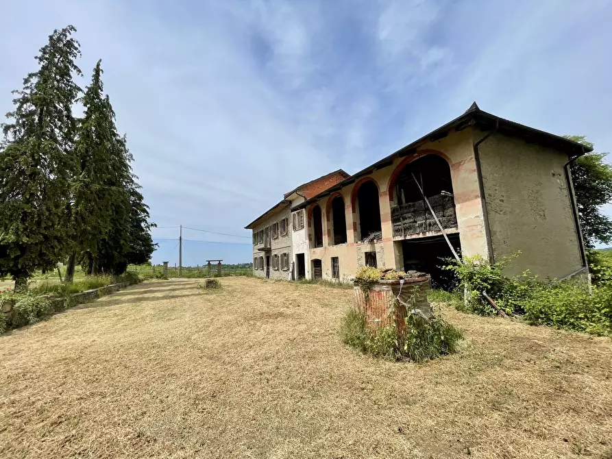 Immagine 3 di Rustico / casale in vendita  in Frazione Villa 8 a Serravalle Langhe