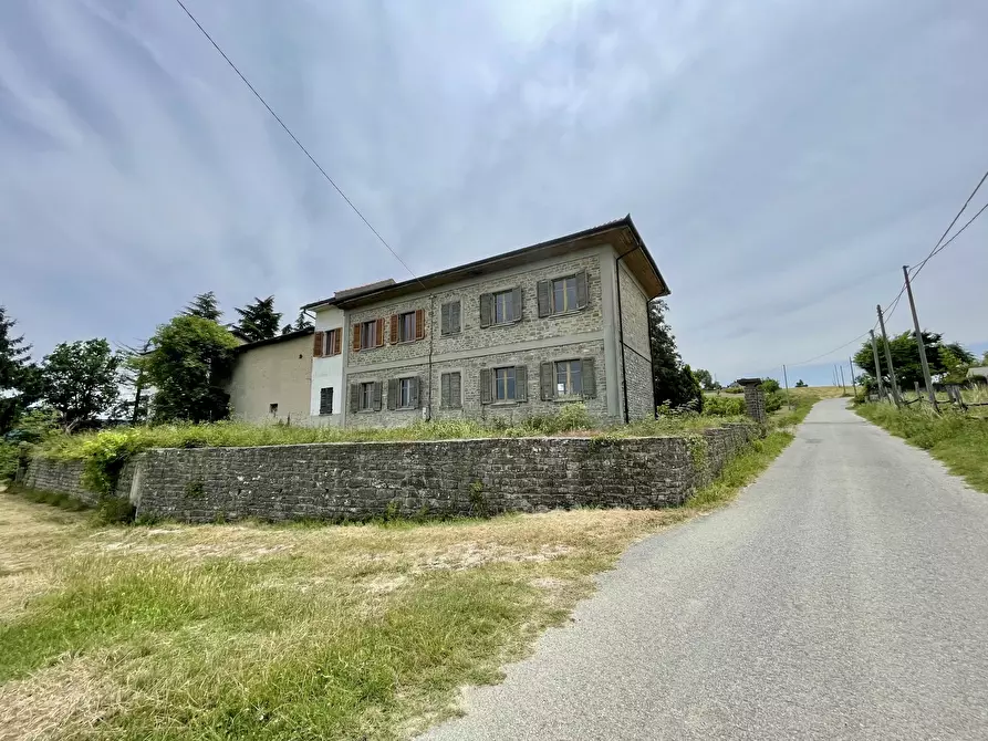 Immagine 8 di Rustico / casale in vendita  in Frazione Villa 8 a Serravalle Langhe