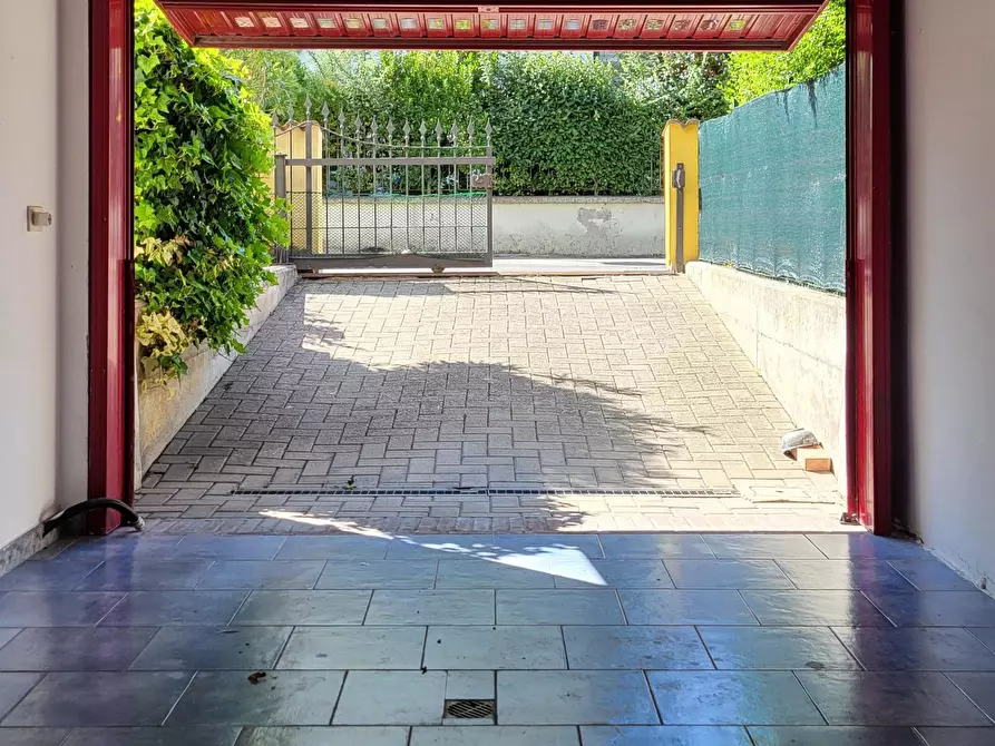 Immagine 30 di Trilocale in vendita  in Via F. Frati 1 a Sissa Trecasali