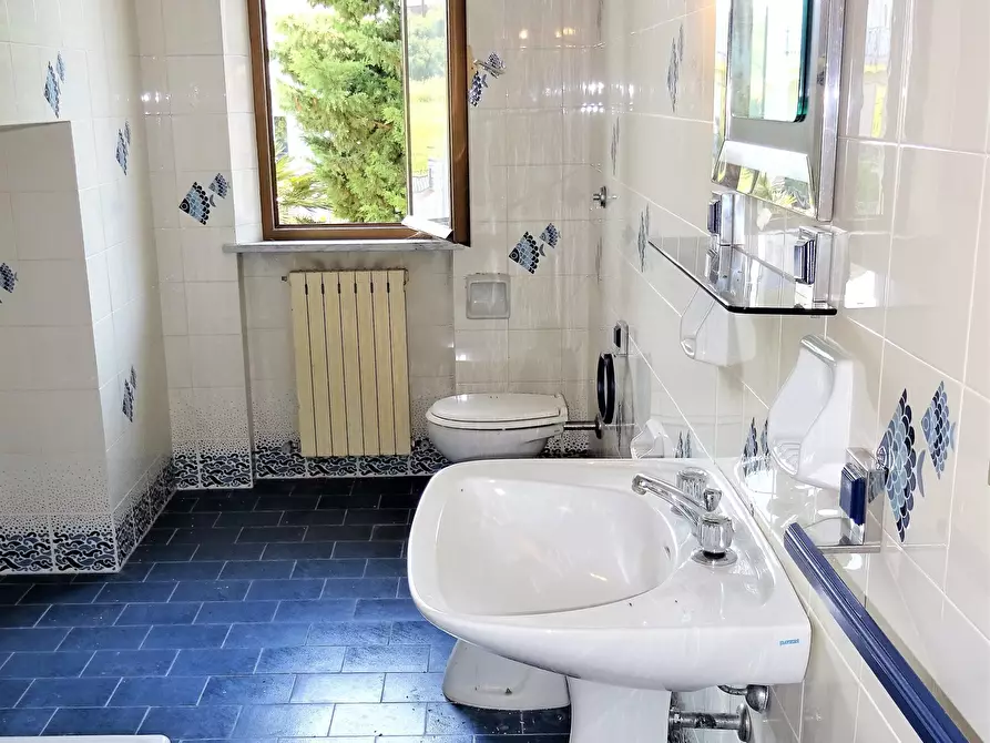 Immagine 27 di Villa in vendita  a Montemarciano