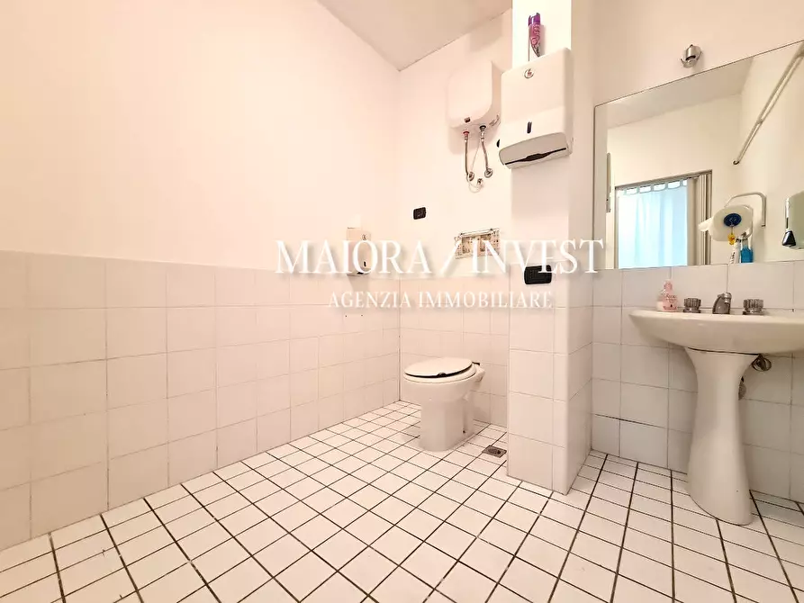 Immagine 15 di Ufficio in vendita  a San Benedetto Del Tronto