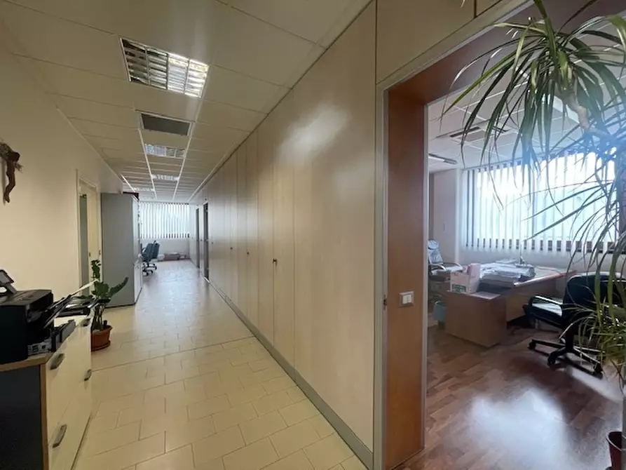 Immagine 3 di Ufficio in vendita  in Via Pomezia a San Benedetto Del Tronto