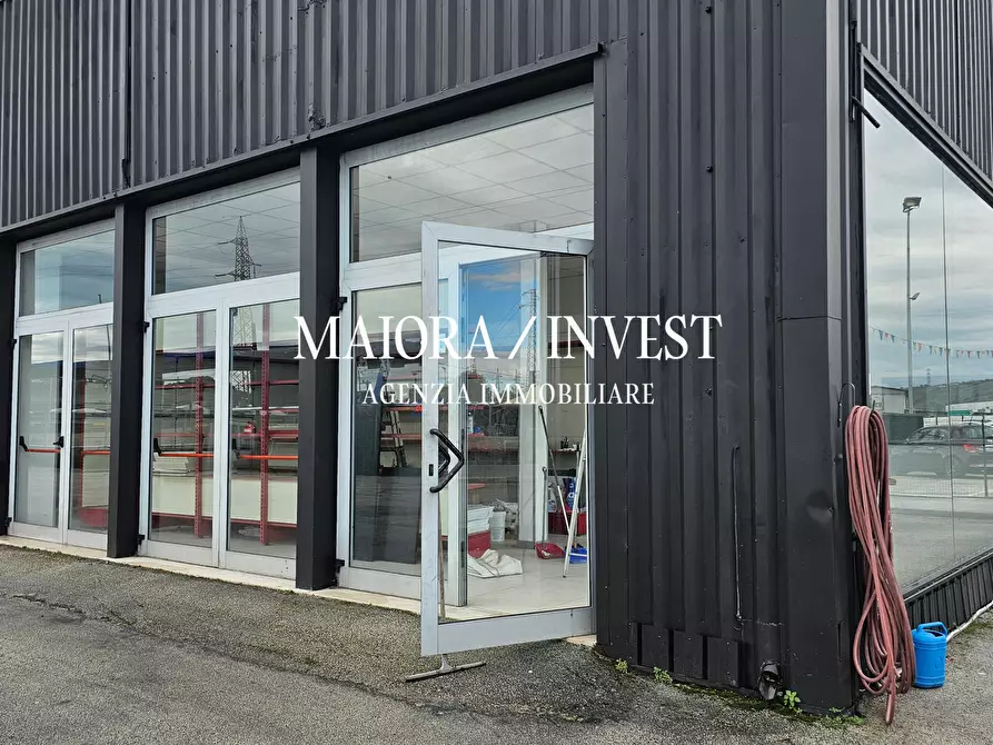 Immagine 1 di Locale commerciale in affitto  in Contrada Isola Sud a San Benedetto Del Tronto