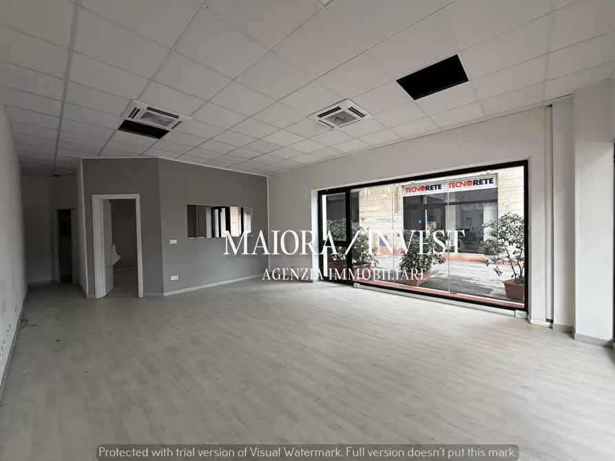 Immagine 2 di Locale commerciale in vendita  in Via Francesco Crucioli a Grottammare