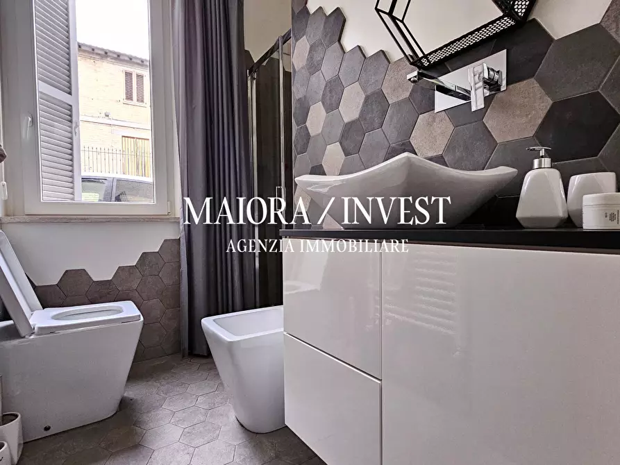 Immagine 10 di Trilocale in vendita  a Montalto Delle Marche