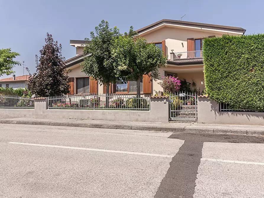 Immagine 2 di Villa in vendita  in Via Claudio Gallerani 2 a Terre Del Reno