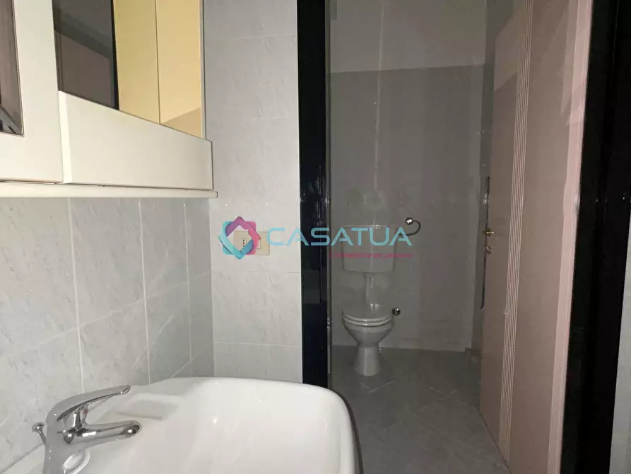 Immagine 8 di Locale commerciale in vendita  a Silvi