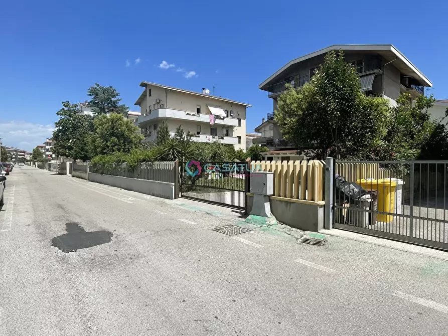 Immagine 53 di Attico in vendita  a Pineto