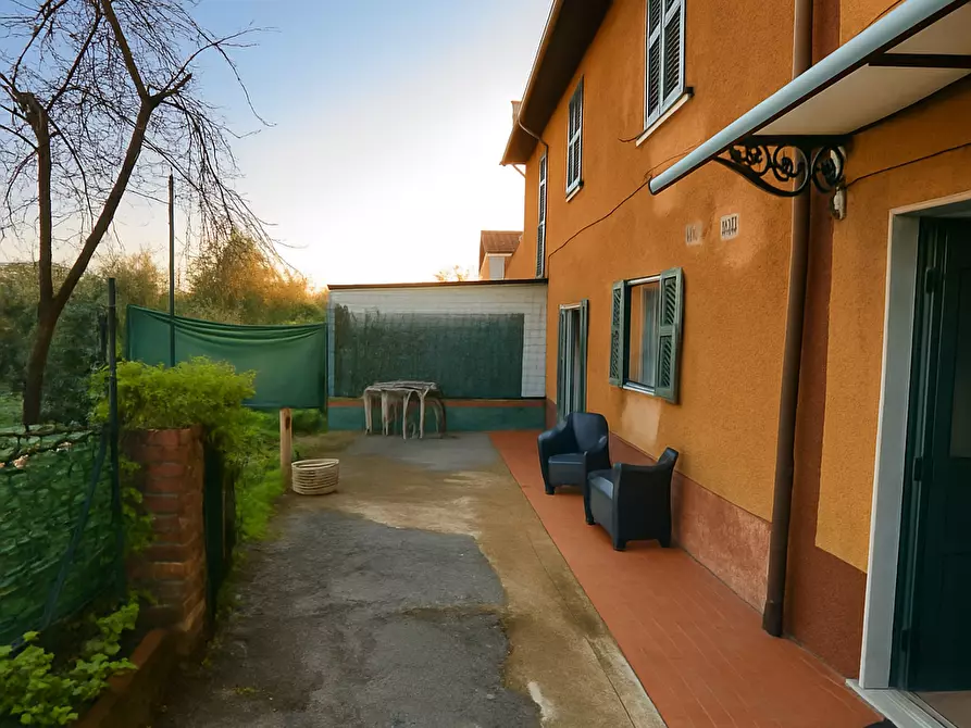 Immagine 3 di Casa bifamiliare in vendita  in Via Cisa Trav . 4 13 a Sarzana