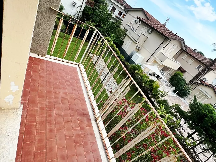 Immagine 9 di Casa trifamiliare in vendita  a Massa