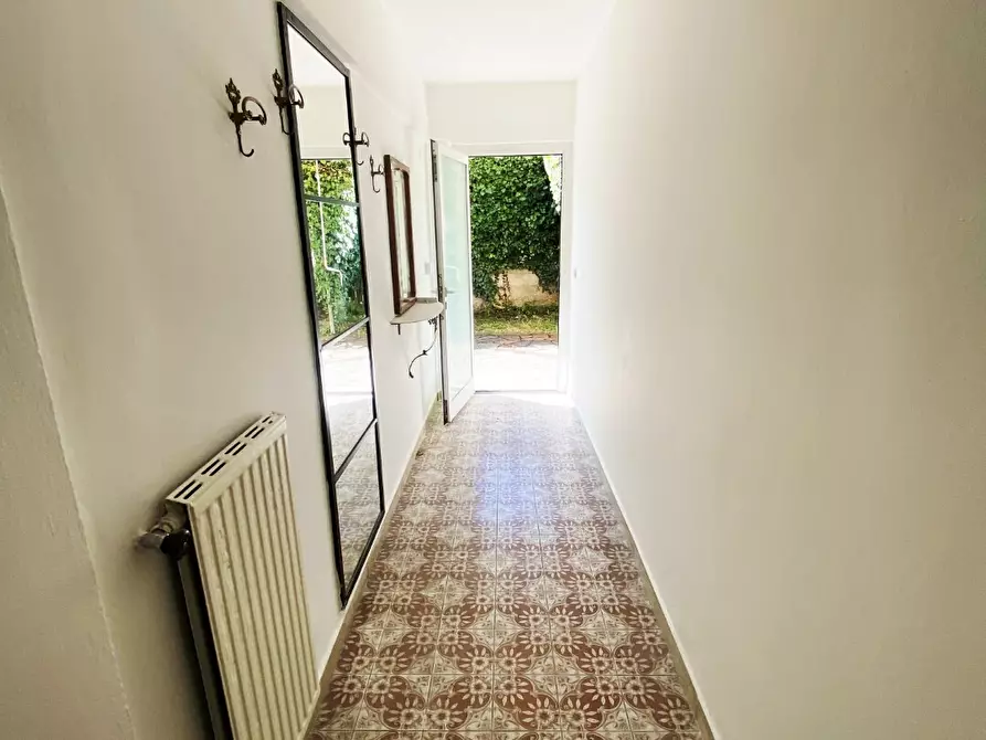 Immagine 10 di Casa trifamiliare in vendita  in Strada Statale 1 189 a Castelnuovo Magra