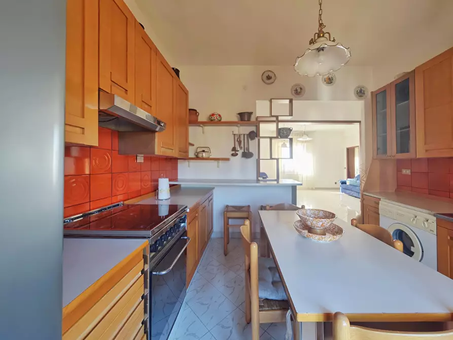 Immagine 16 di Quadrilocale in vendita  in Piazza Giacomo Matteotti 8 a Sarzana