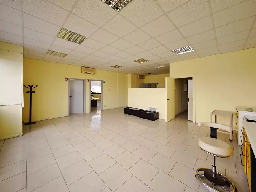 Immagine 14 di Ufficio in vendita  in Via Brigata Partigiana Ugo Muccini 92 a Sarzana