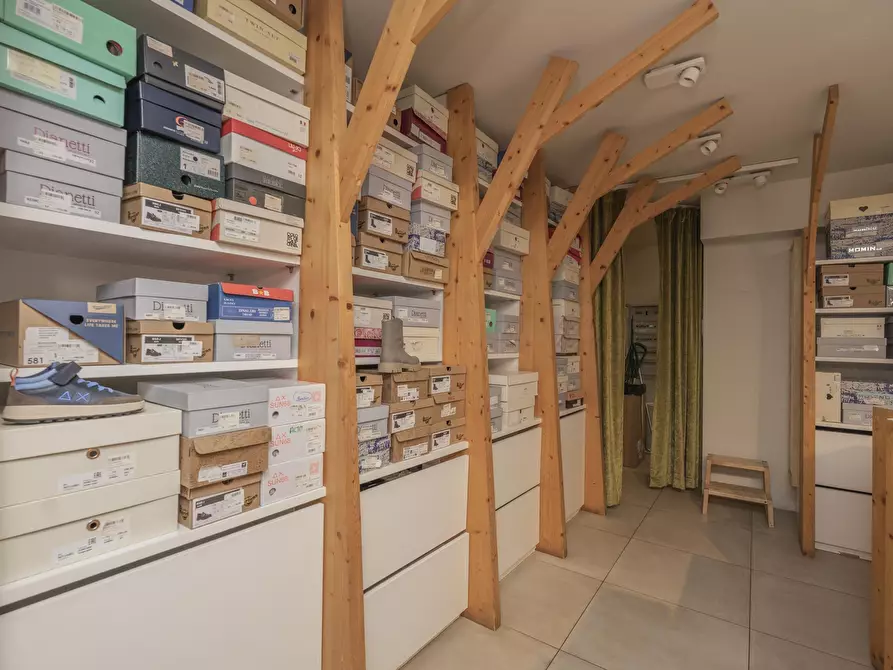 Immagine 12 di Attività commerciale in affitto  in Via Antonio Gramsci 15 a Torino