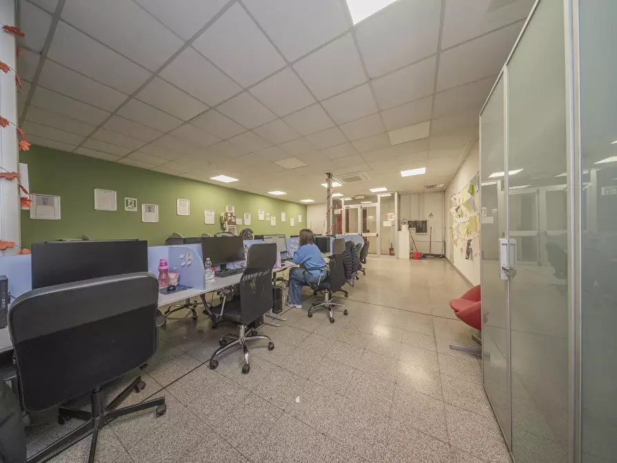 Immagine 14 di Ufficio in affitto  in Corso Svizzera 185 a Torino