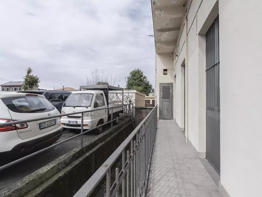 Immagine 3 di Ufficio in vendita  in Strada di Settimo 81 a Torino