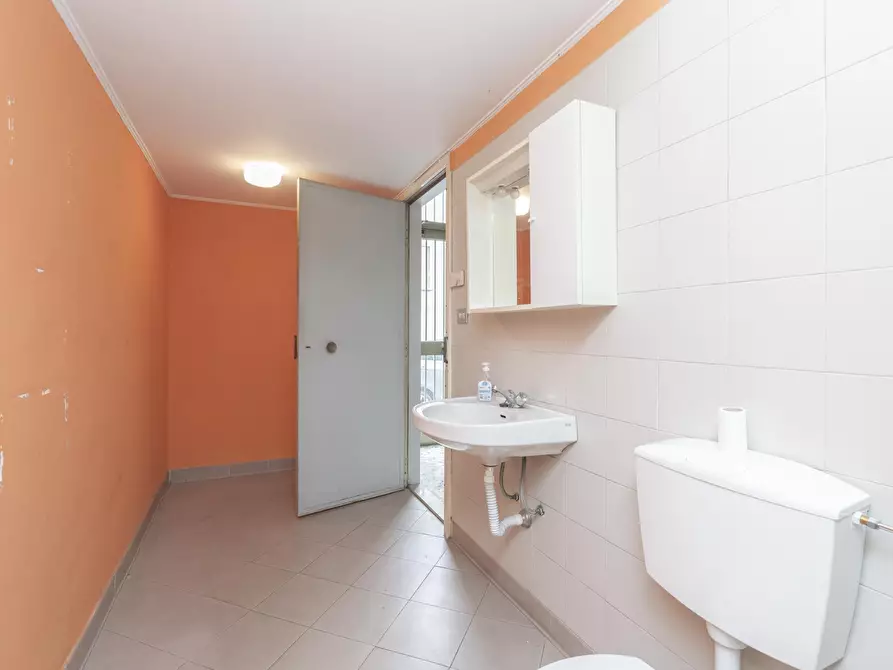 Immagine 24 di Ufficio in vendita  in Strada di Settimo 81 a Torino