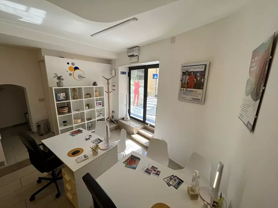 Immagine 8 di Locale commerciale in affitto  in Corso Umberto I 1 a Potenza