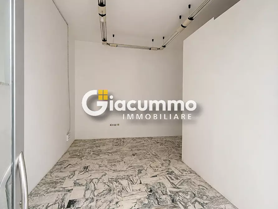 Immagine 5 di Locale commerciale in vendita  in Via Fratelli Bandiera 1 a Potenza