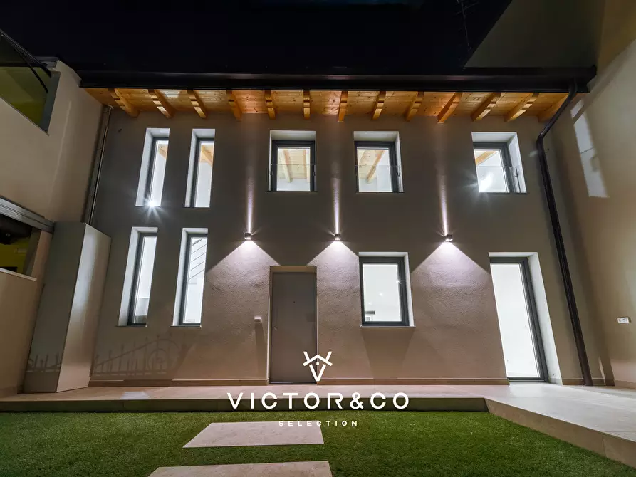 Immagine 3 di Villa in vendita  in Vicolo G. Brustio 1 a Galliate