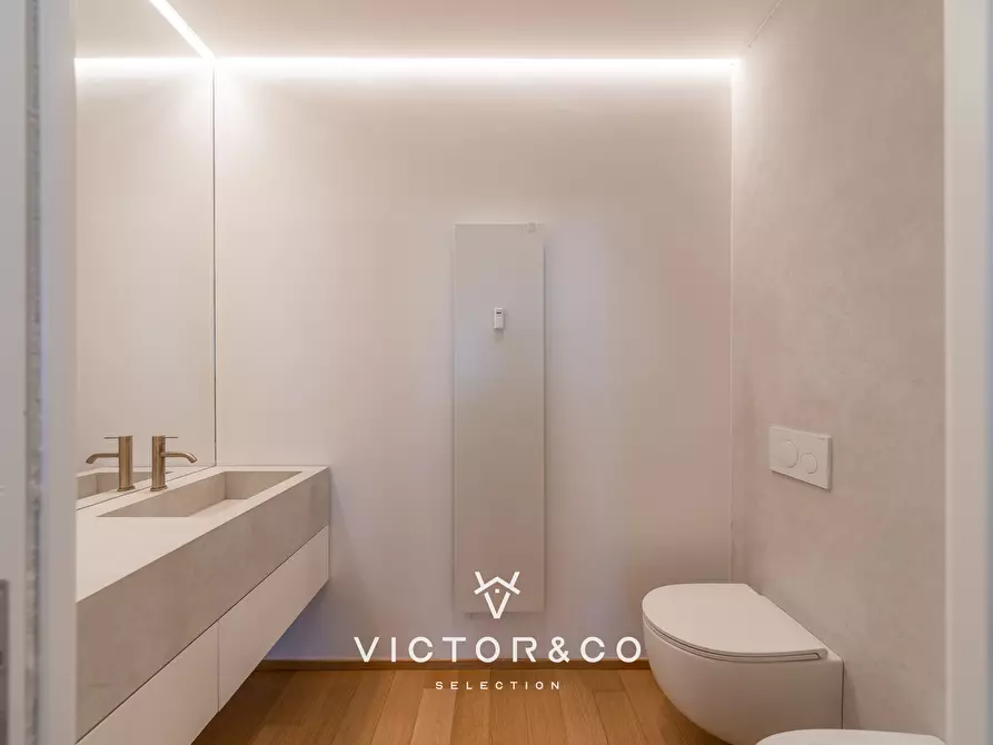 Immagine 38 di Attico in vendita  a Novara