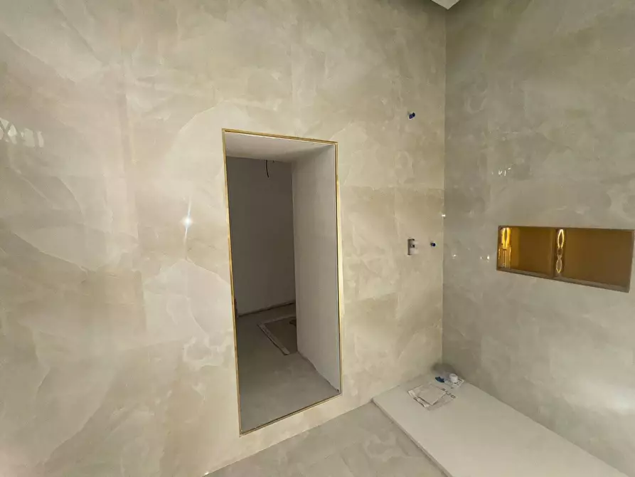 Immagine 25 di Appartamento in vendita  in Via Albergheria a Palermo