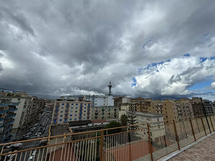 Immagine 29 di Attico in vendita  in Via Antonio Ugo a Palermo