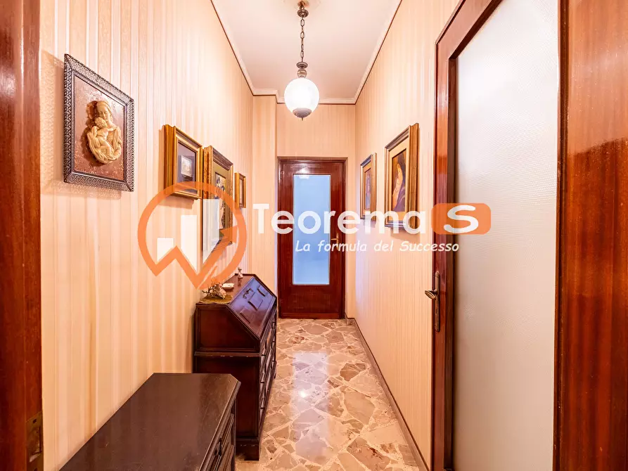 Immagine 29 di Appartamento in vendita  in Via Serradifalco a Palermo