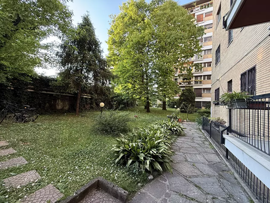 Immagine 111 di Pentalocale in vendita  in Via Roberto Moroni 7A a Sesto San Giovanni