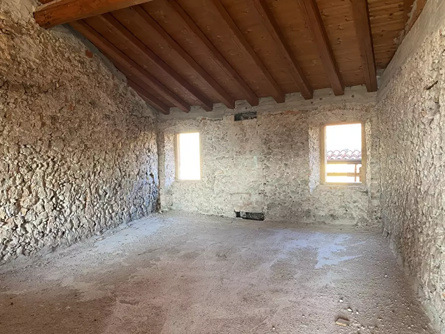 Immagine 54 di Rustico / casale in vendita  in Via Montini a Preseglie