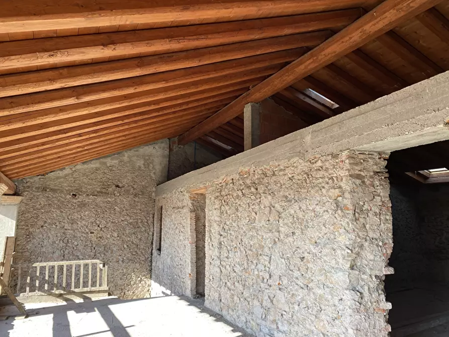 Immagine 43 di Rustico / casale in vendita  in Via Montini a Preseglie