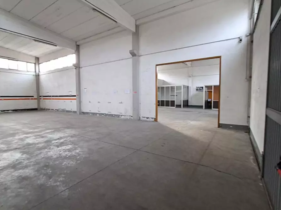 Immagine 9 di Capannone industriale in vendita  a Parma