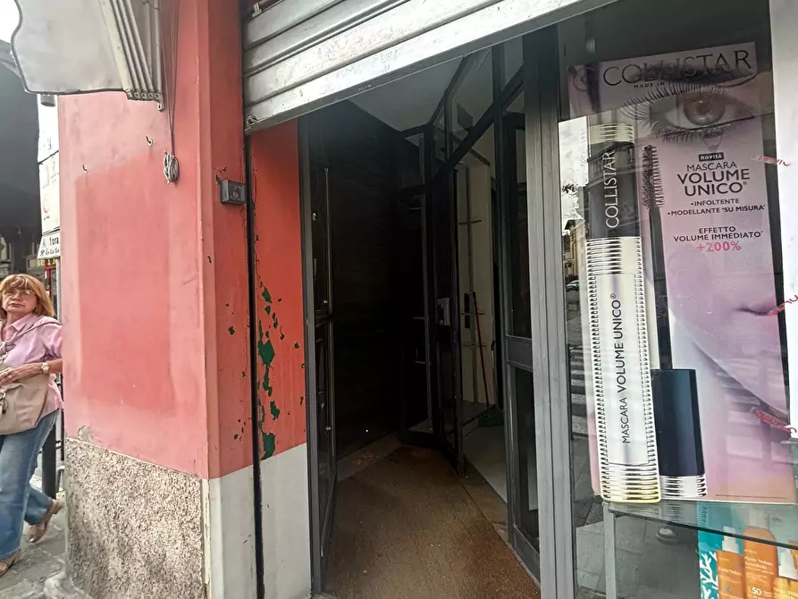 Immagine 12 di Locale commerciale in affitto  a Fornovo Di Taro