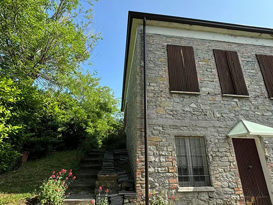 Immagine 2 di Casa indipendente in vendita  a Terenzo